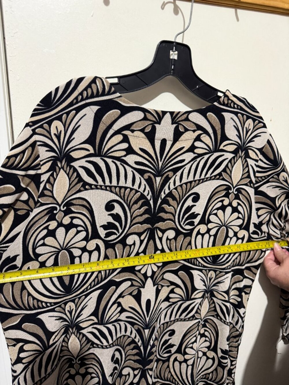 Chico's Size 3 XL Black Beige Paisley Scroll V-Neck Long Sleeve Tunic Top - Picture 15 of 16